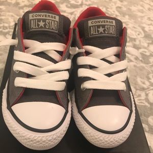 NEW IN BOX Converse Juniors sz 11 gray/red